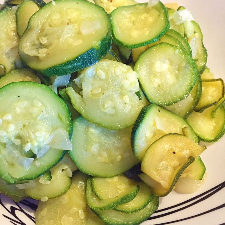 とっても簡単！！ズッキーニと玉ねぎの野菜炒め